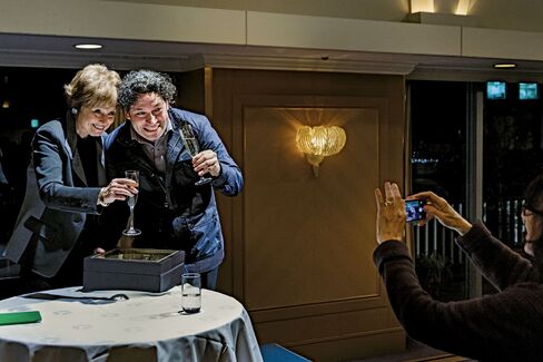 Dudamel with Borda, renewing his L.A. Phil contract.