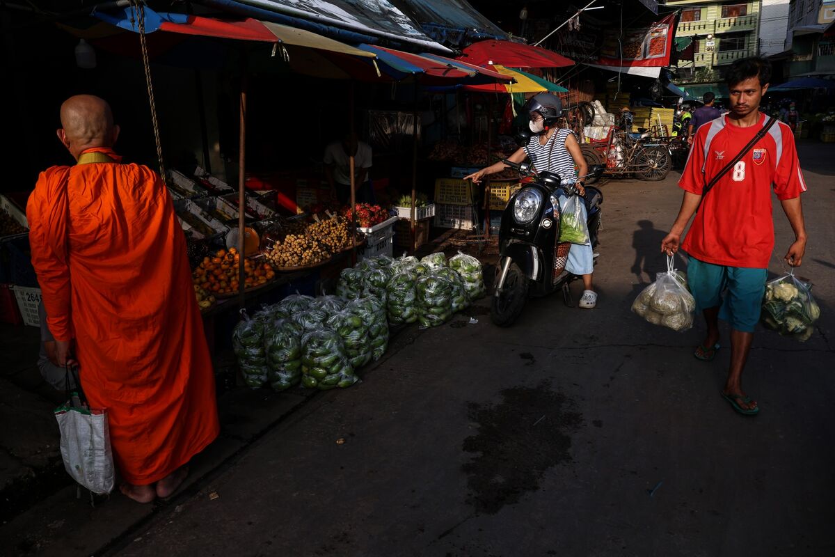 Thai Woes Deepen as BOT Warns of Third-Quarter GDP Contraction