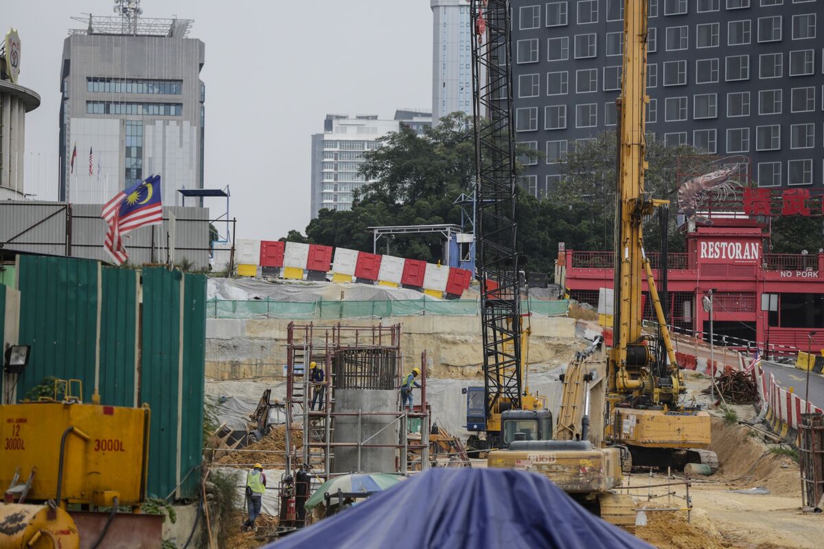 Dynamic Malaysia Says It’s Studying New Migrant Worker Hiring System Picture for Your Screen Dynamic Malaysia Says It’s Studying New Migrant Worker Hiring System Picture for Your Screen