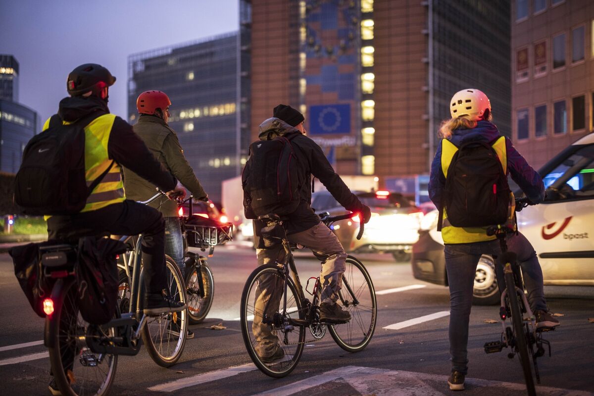 From Traffic-Choked Brussels, a Model for Driving Less - Bloomberg