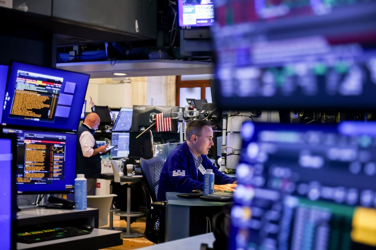 ブルームバーグのニュース記事「【米国市況】株が足踏み、ハイテクに売り－９月利下げ観測は崩れず」の画像