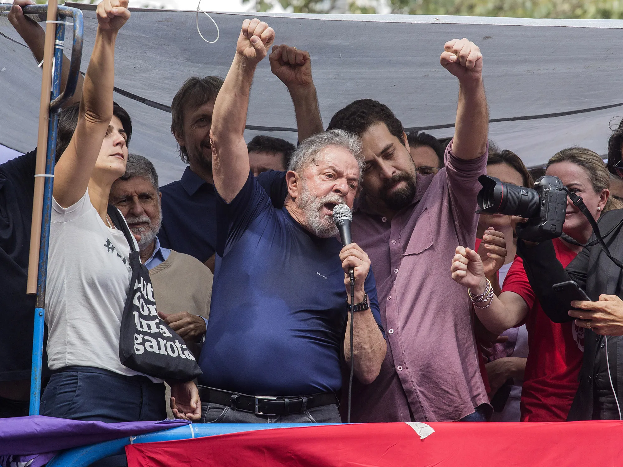 Luiz Inacio Lula da Silva&nbsp;speaks outside the headquarters of the Workers' Party&nbsp;in Sao Bernardo do Campo, Brazil, on&nbsp;April 7, 2018.