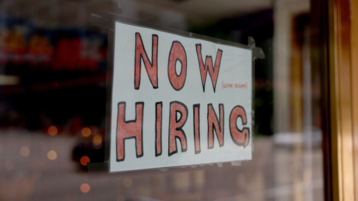 US Employers Scale Back Hiring, Job Cut Announcements