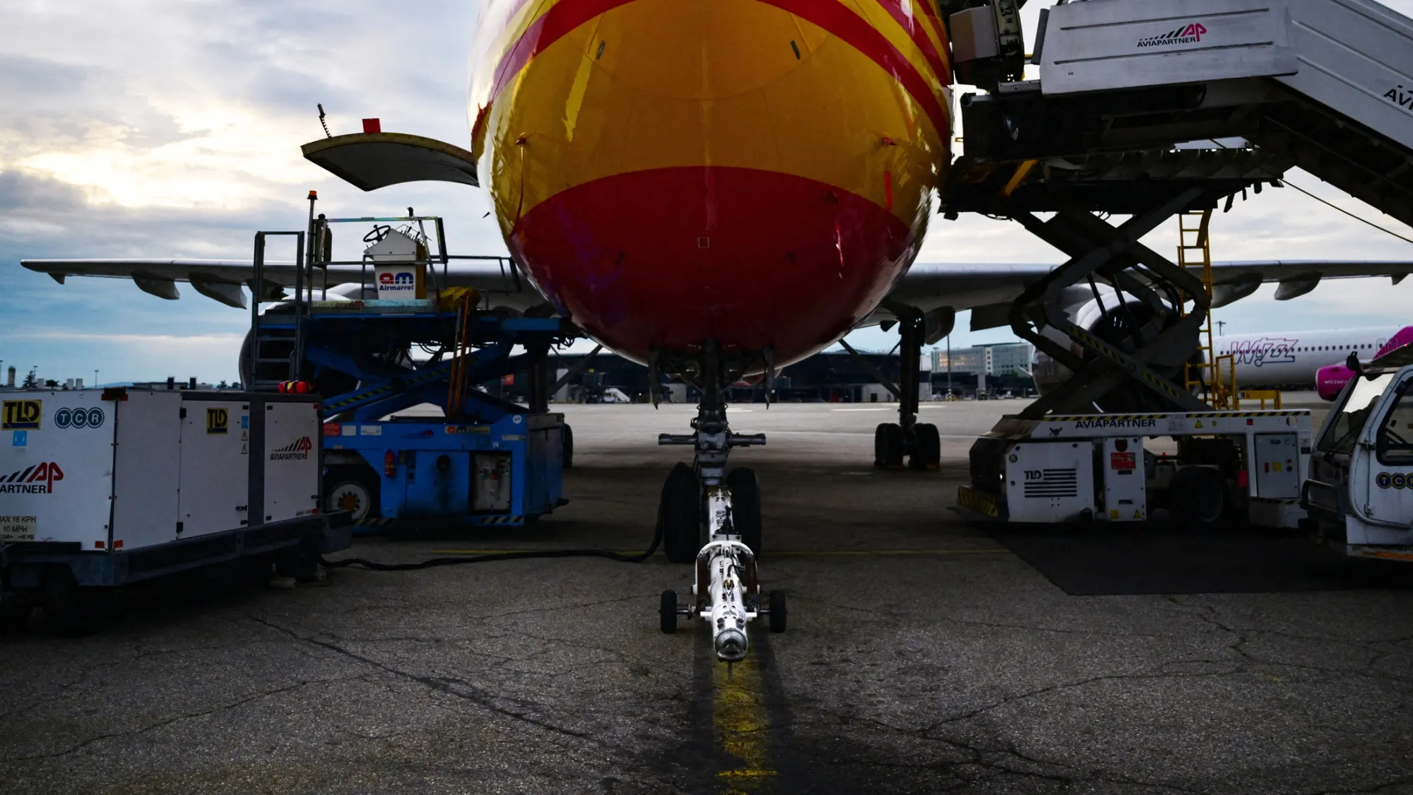 A Lithuanian citizen, acting with accomplices, used DHL and DPD delivery services to send packages with&nbsp;incendiary devices in 2024, the prosecutors in Vilnius said Friday.