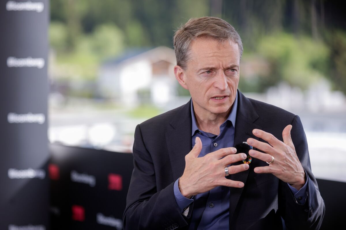 VMware's Old CEO Has Mixed Feelings About Broadcom Acquisition