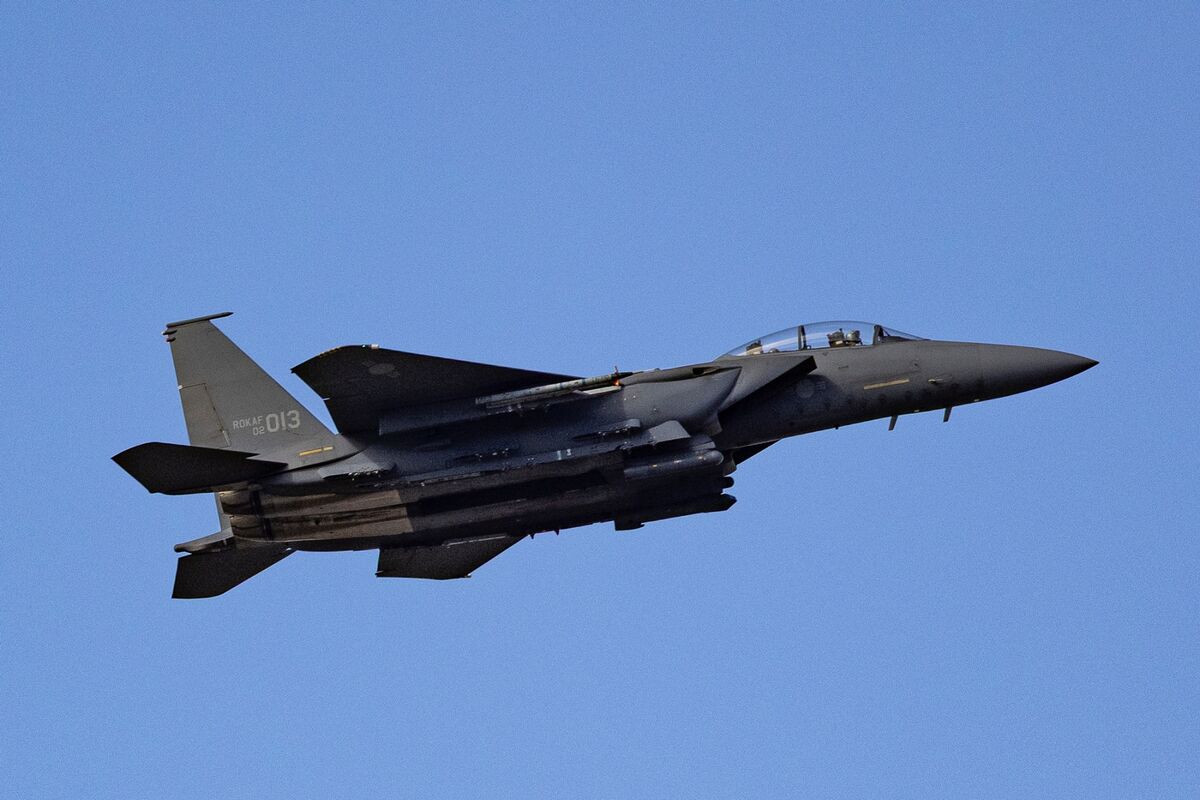 
                            South Korea Scrambles Jets as Chinese, Russia Warplanes Approach