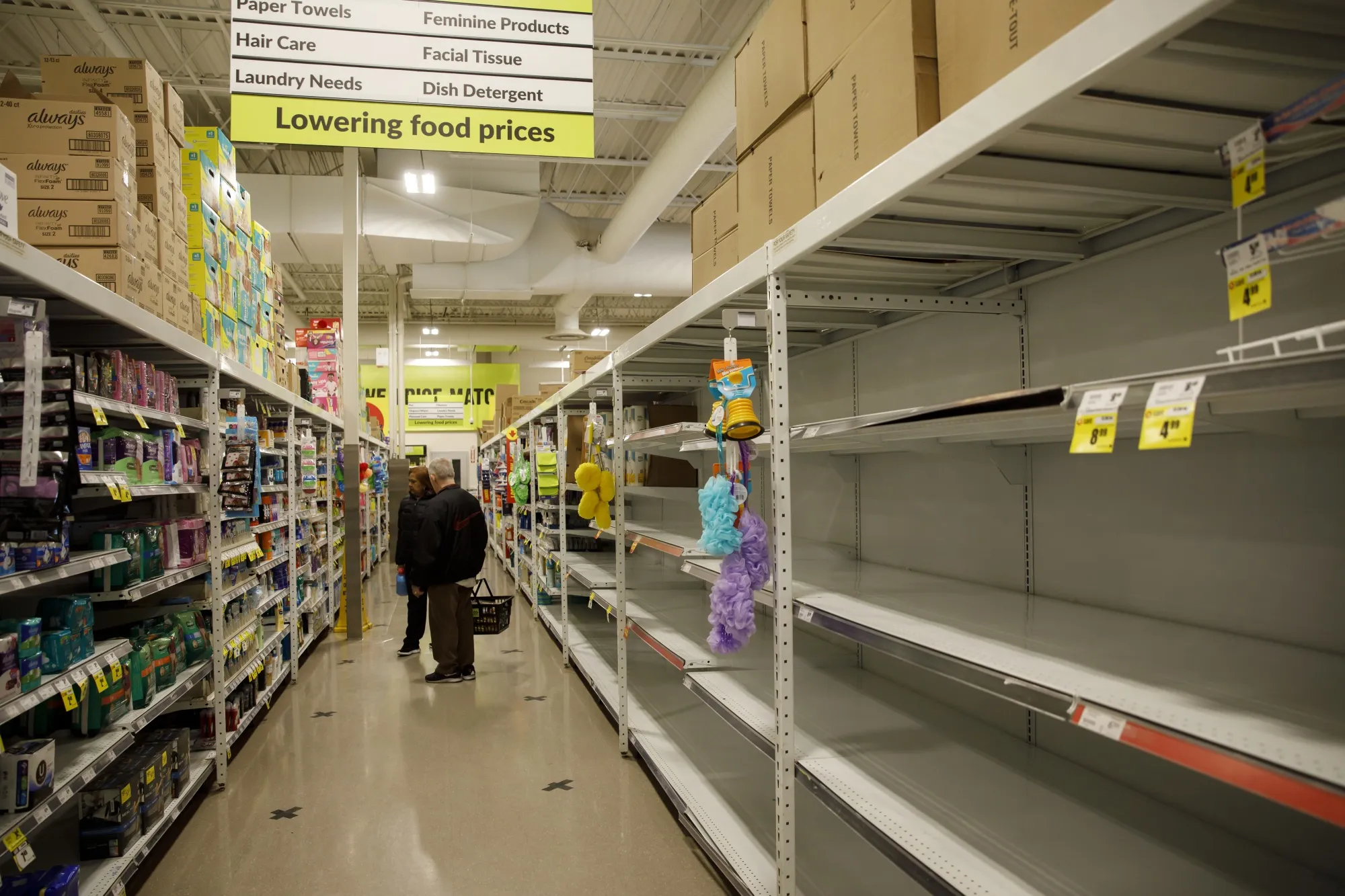 Toronto As Non-Essential Services In Ontario Shut Down