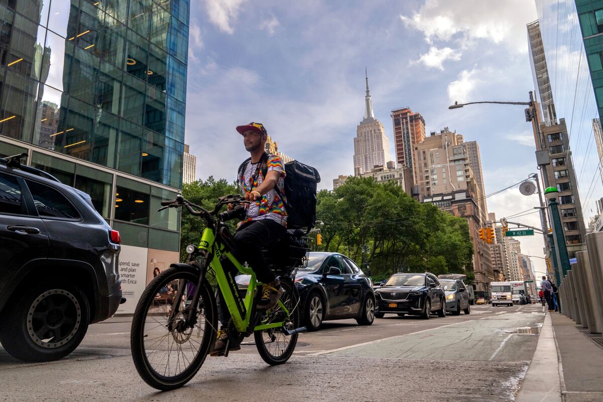 New York City Weighs E-Bike Licenses Amid Safety Concerns - Bloomberg