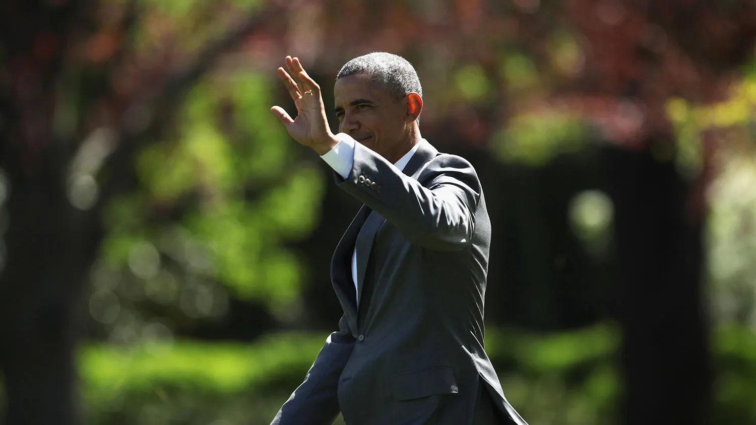 U.S. President Barack Obama walks towards Marine One on the South Lawn of the White House prior to his departure April 29, 2015 in Washington, DC.
