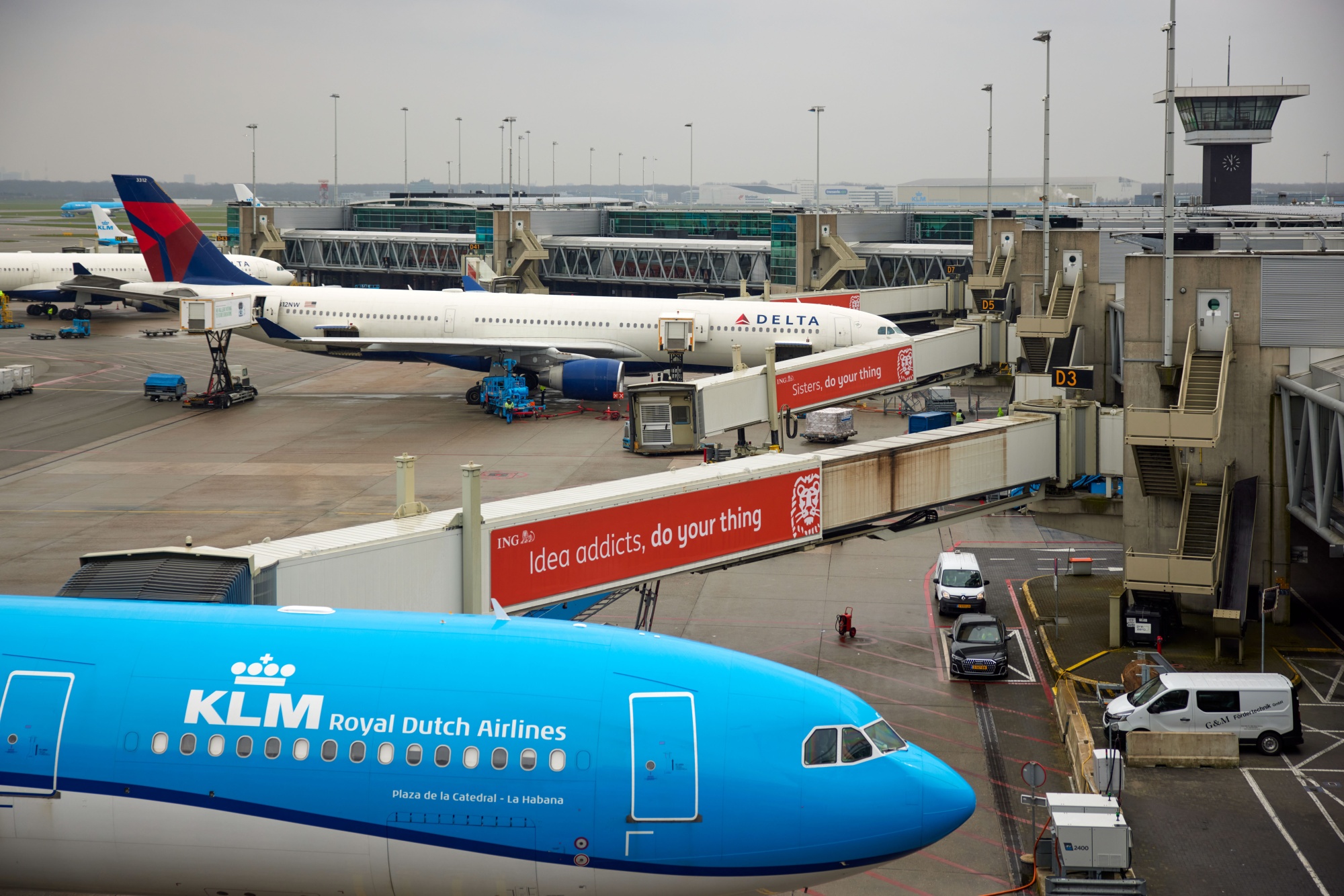 amsterdam-s-schiphol-airport-warns-of-possible-capacity-cuts-next