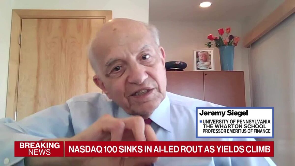 Market Sell-Off Analyzed Amid NASDAQ 100 Decline and Rising Yields