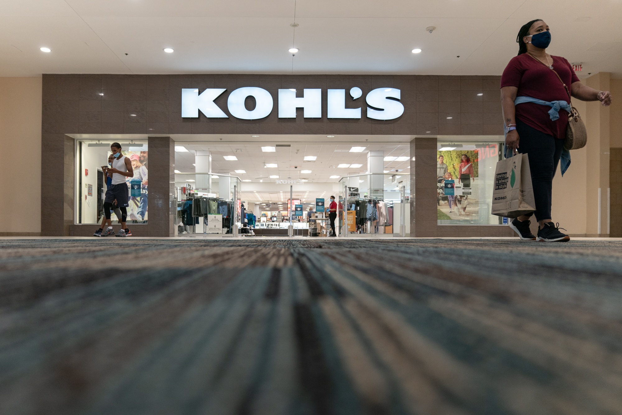 Kohl's (KSS) Rejects Takeover Offers From Sycamore and Starboard, Hires  Bankers - Bloomberg