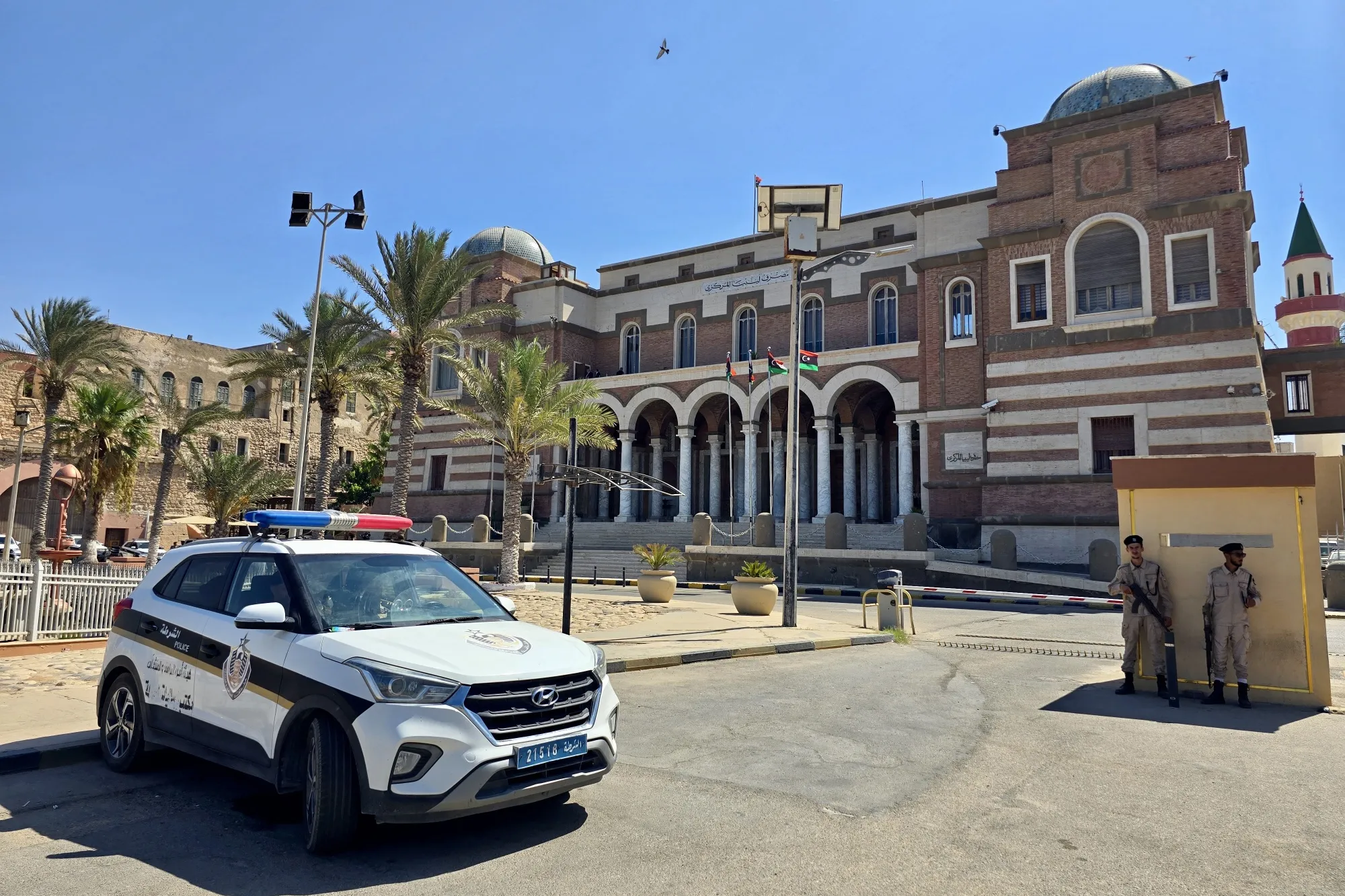Police outside Libya’s Central Bank headquarters in Tripoli on Aug. 27.