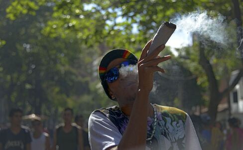 1484523954_marijuana smoking