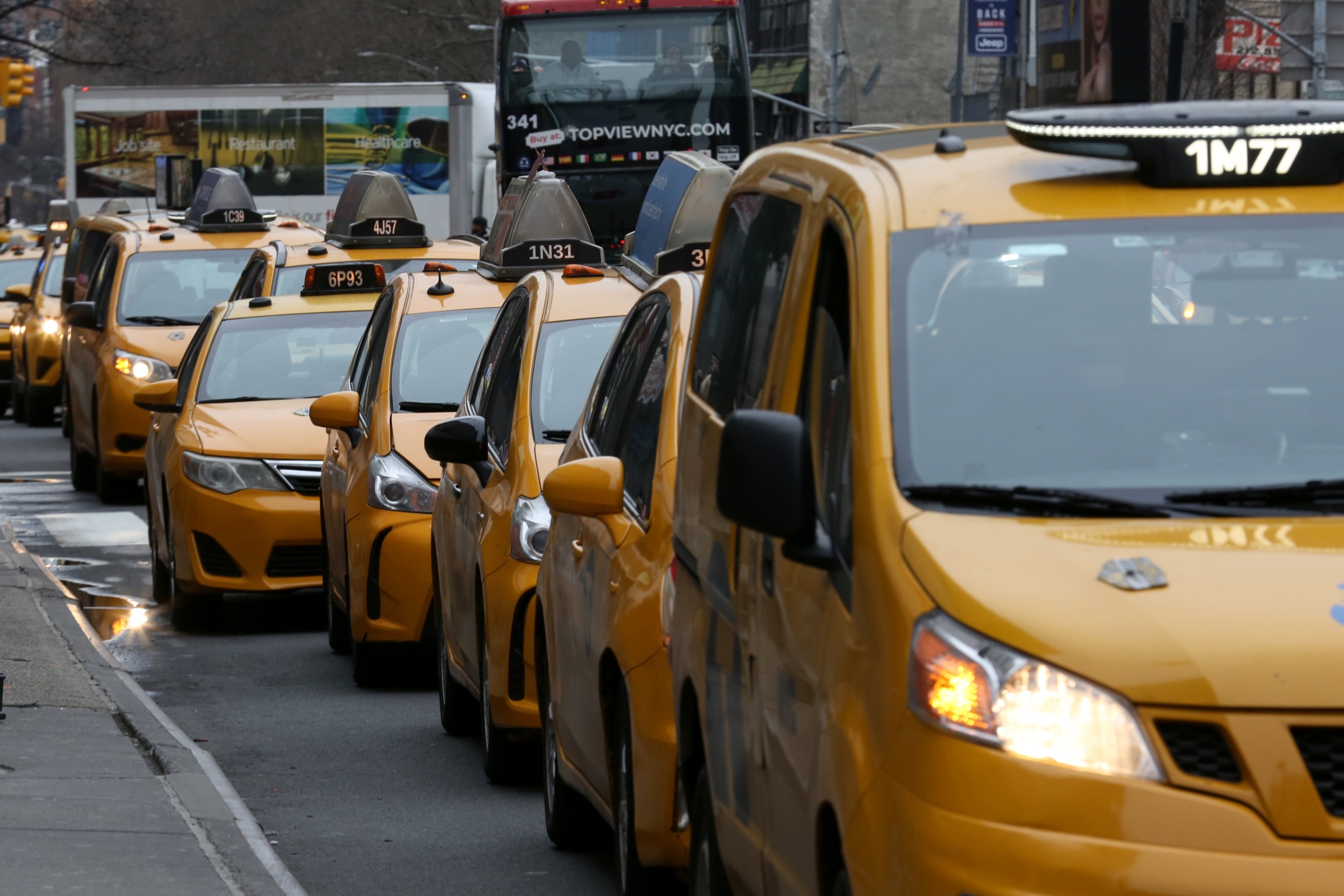 ニューヨーク市、タクシー料金を約23％引き上げへ－10年ぶりの値上げ - Bloomberg