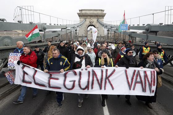 Orban Weathers Labor Protests in Hungary With Turnout Dwindling