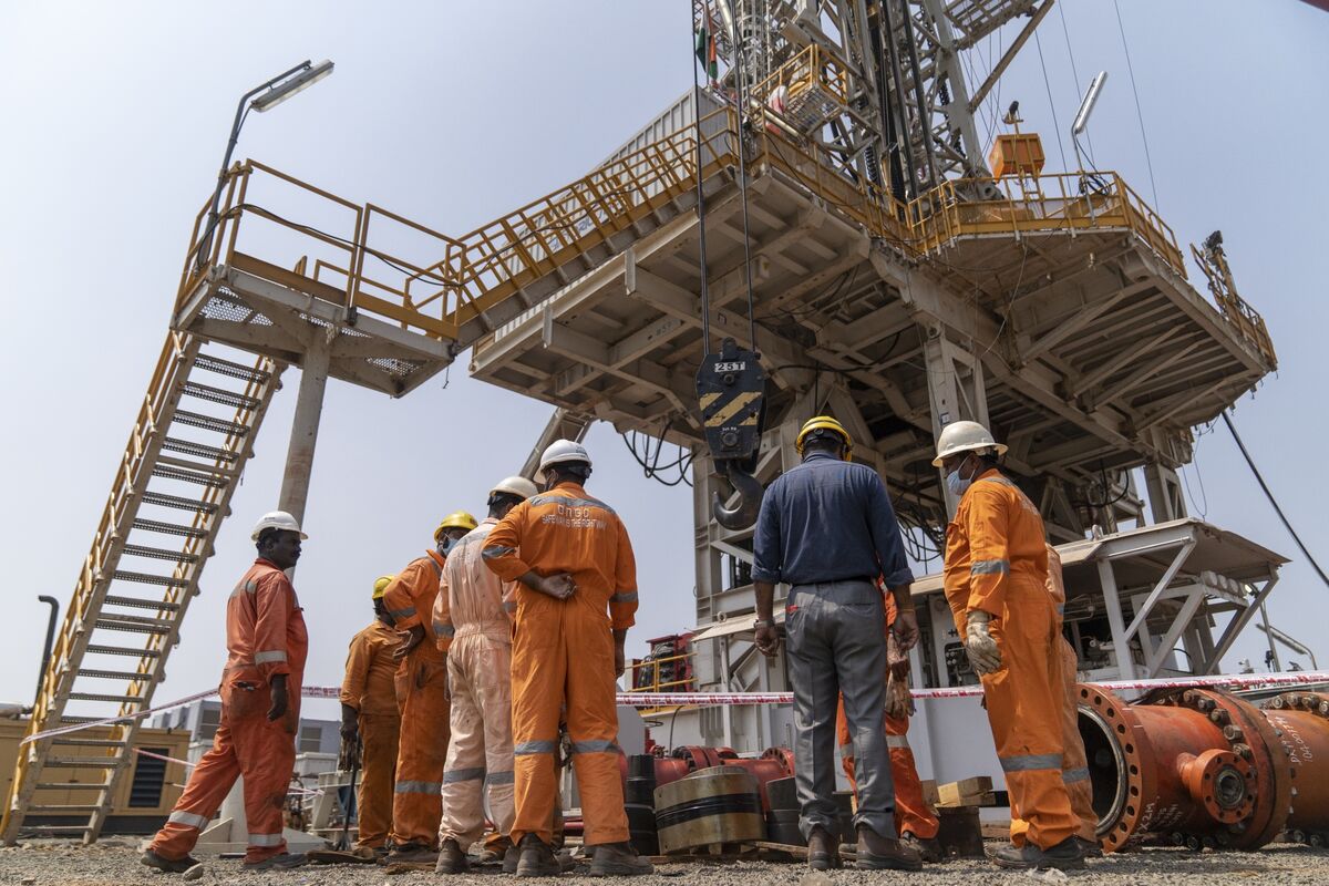 India’s Top Oil and Gas Explorer Prepares for a Looming Glut