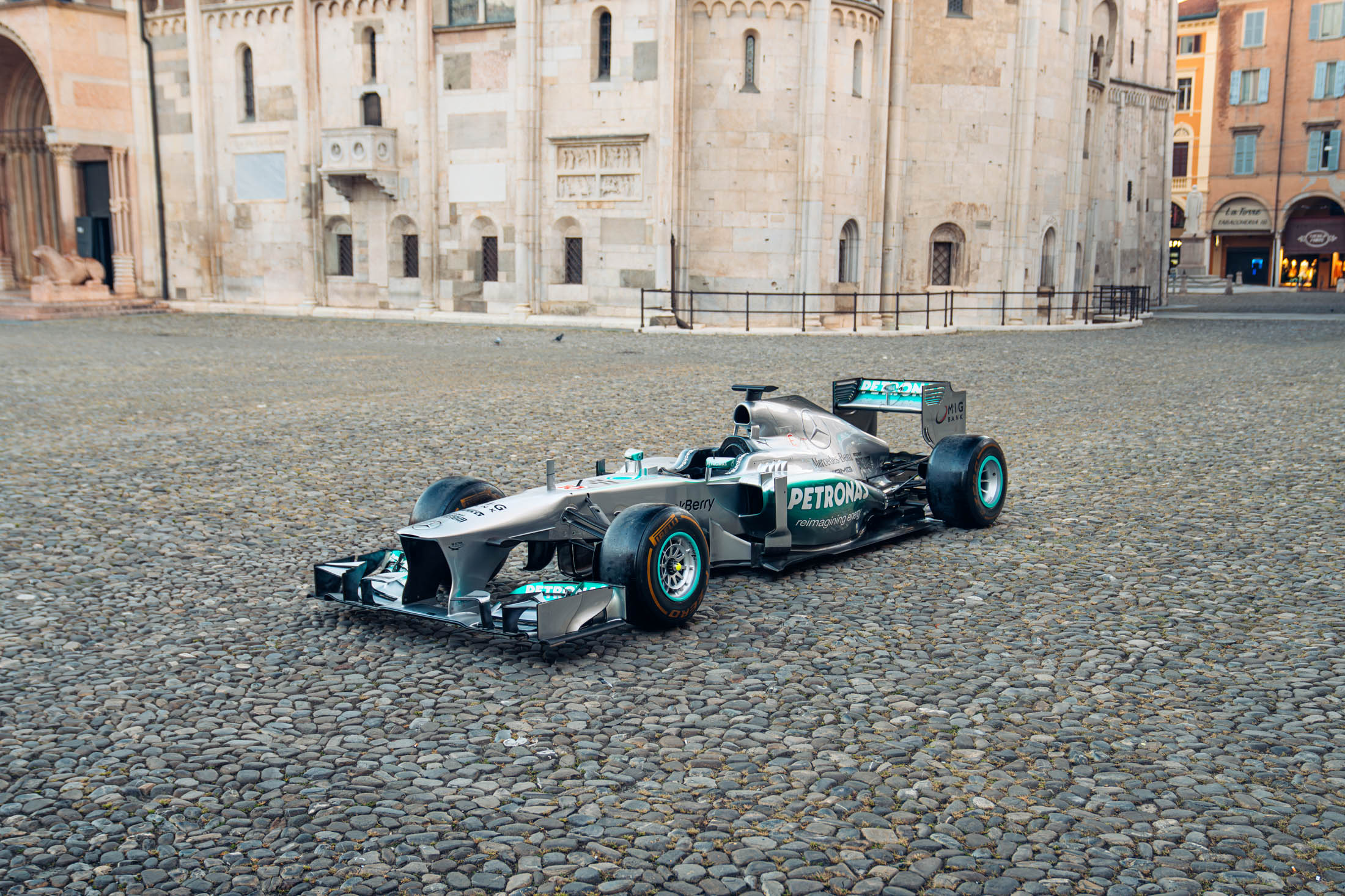 Lewis Hamilton's First Race-Winning Mercedes F1 Car Sold for Record Price  in Las Vegas - autoevolution