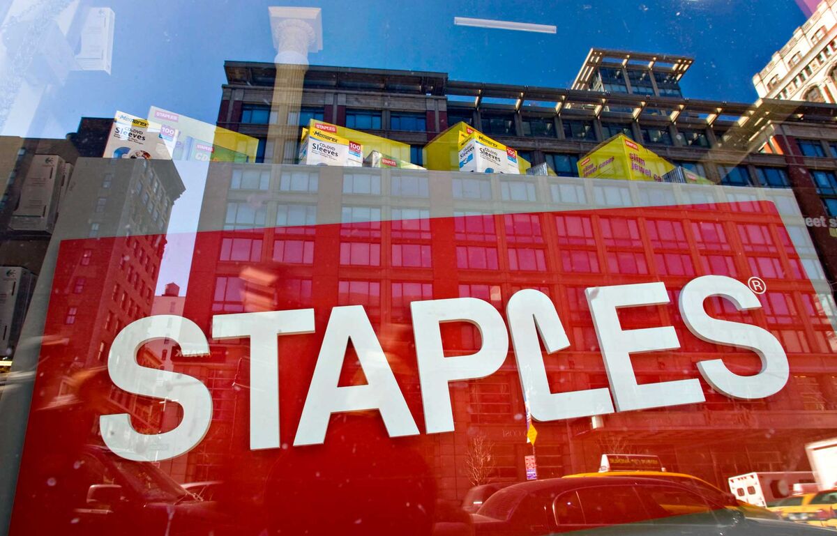 Staples Looks to Rebound From Failed Merger With BacktoSchool Season Bloomberg