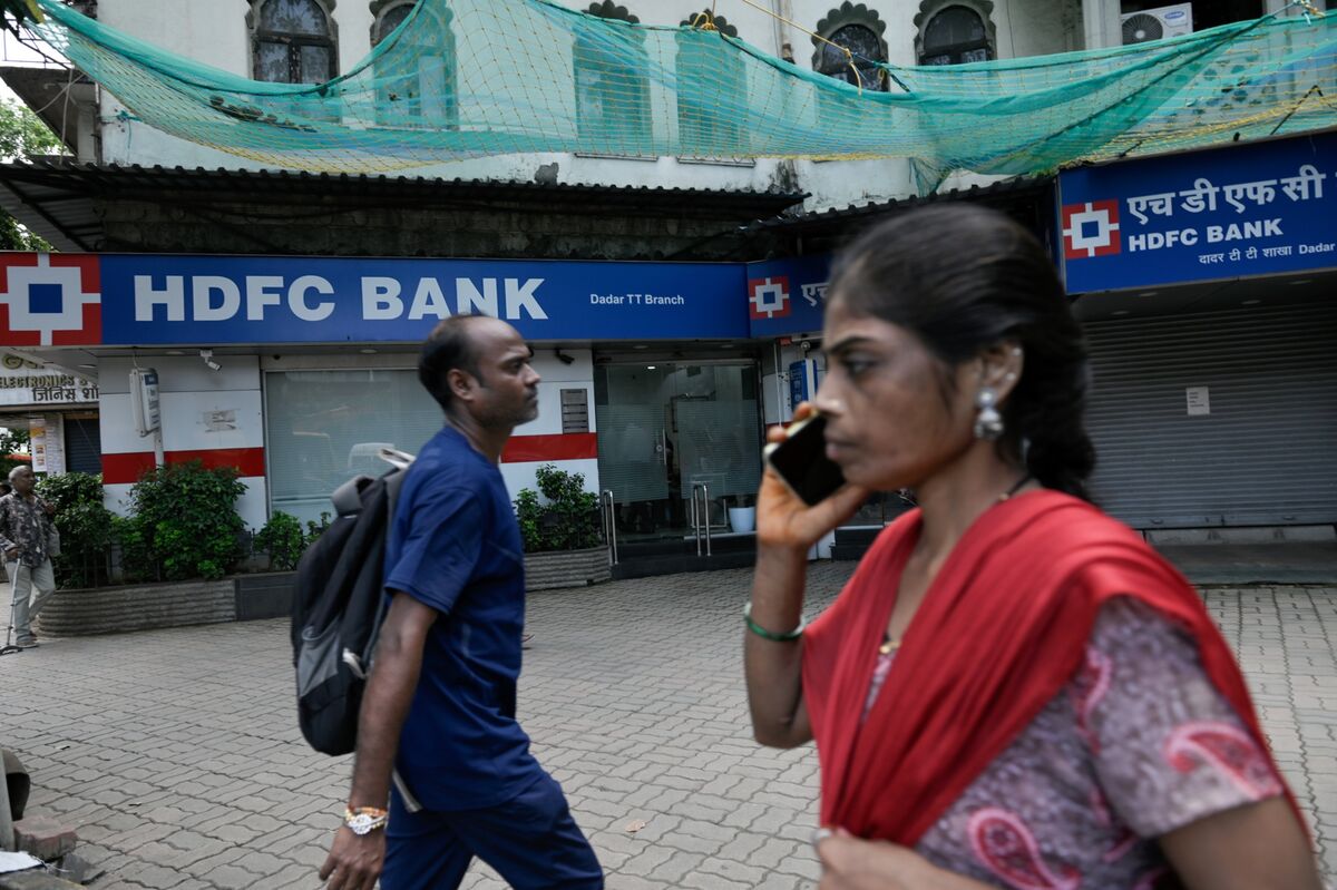 HDFC Bank Is at Risk of Losing Its Top Nifty Spot to Rival ICICI