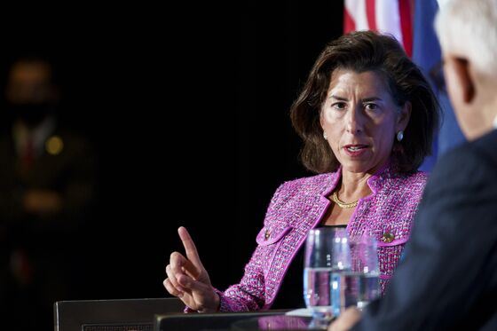 U.S. Supply-Chain Hurdles to Last Well Into 2022, Raimondo Says