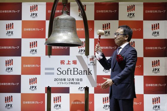 SoftBank’s Telecom Unit Tumbles Below IPO Price in Debut