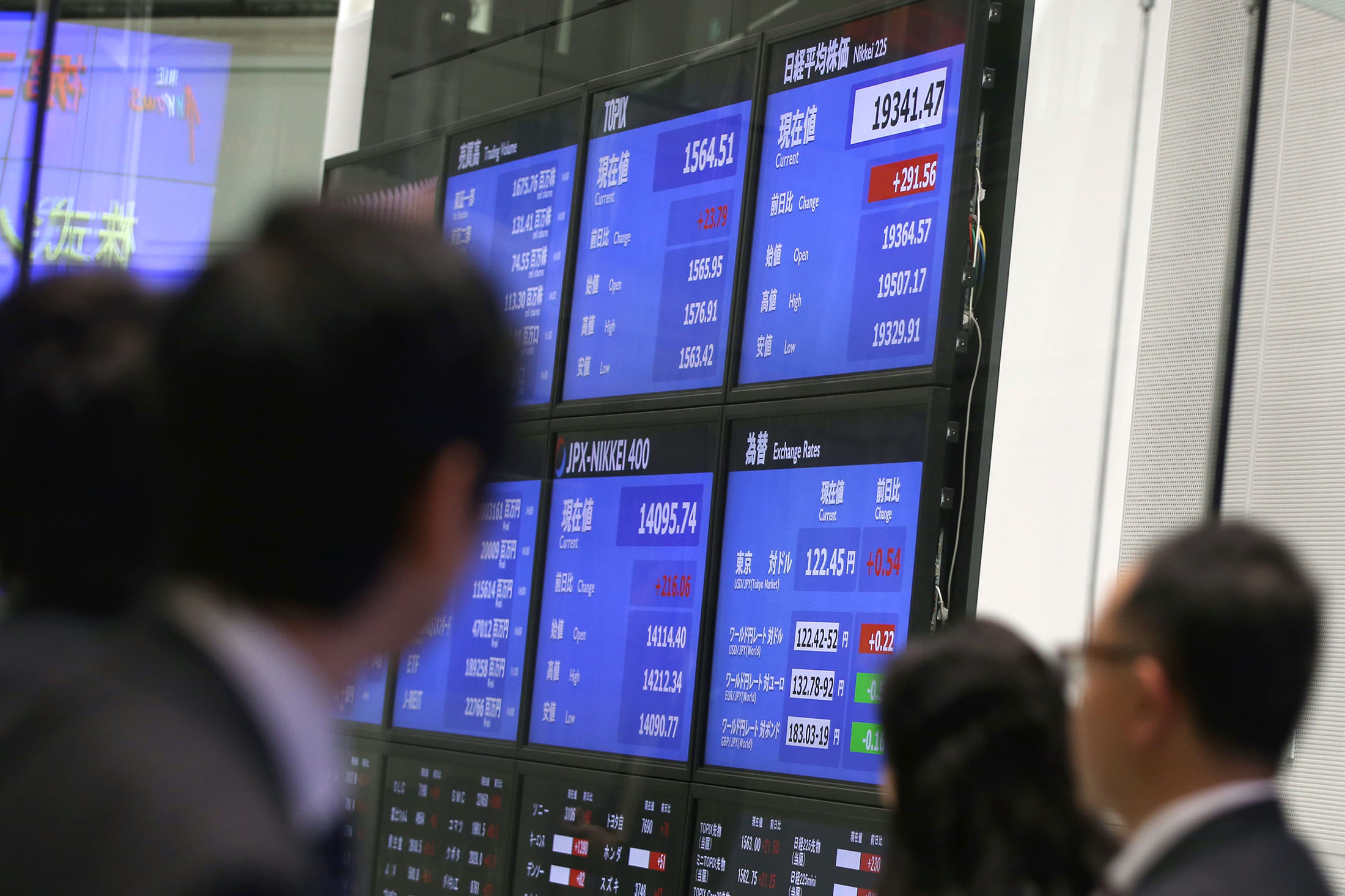 Treasuries Rally as Pound Drops on BOE; Stocks Mixed Before Jobs