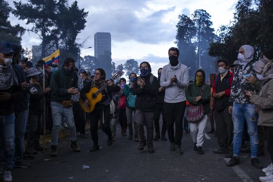 Protesters Parade Police Hostages and Demand IMF Leave Ecuador