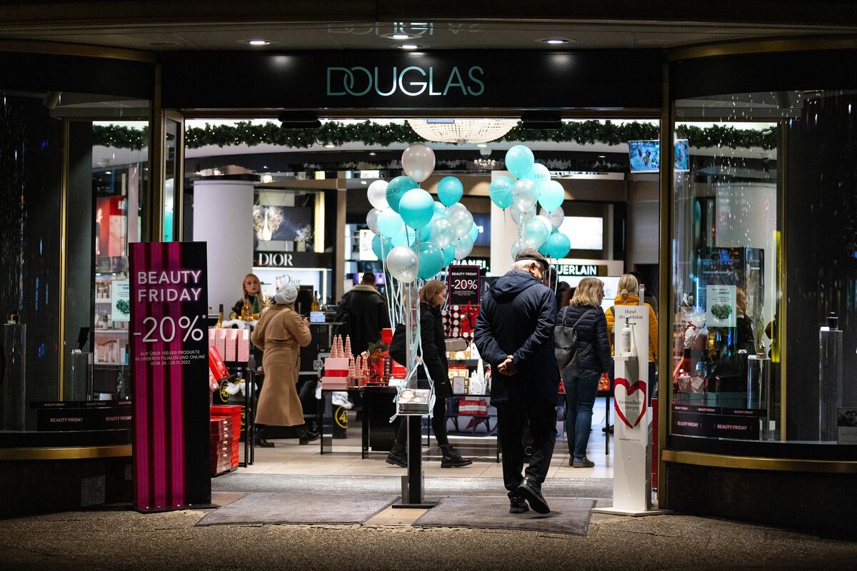 Today in Data: Luxury Brands Go to Blockchain, Discount Retailers Add New  Stores and StockX Nears IPO