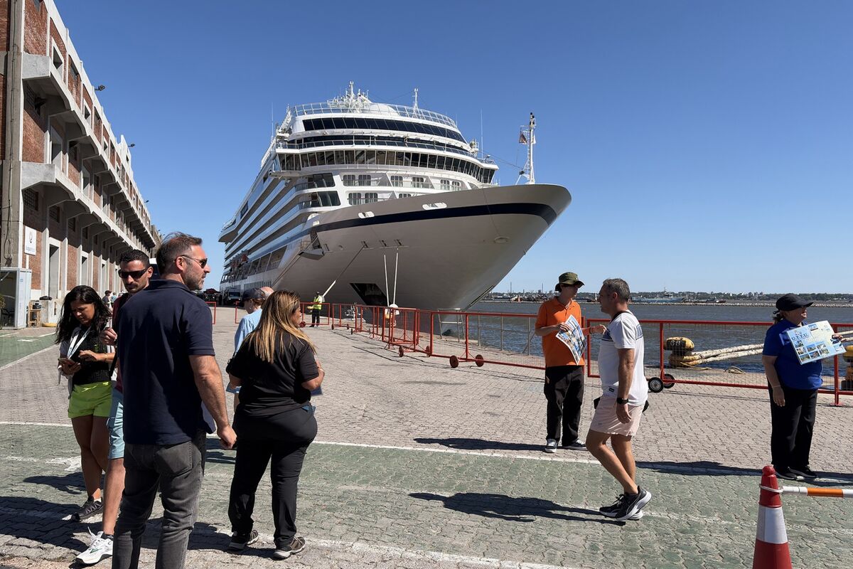 Viking Tops Estimates, Sees Steady Cruise Demand Into 2027