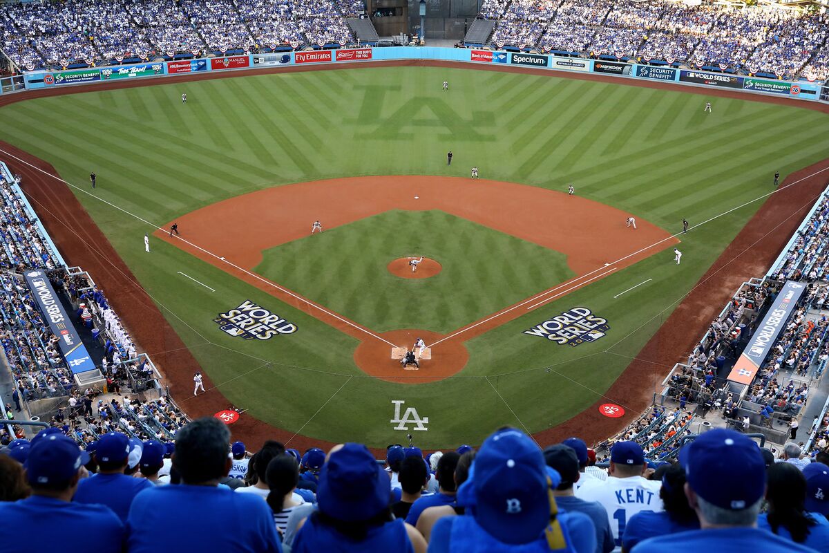 MLB fans running onto field at Dodgers games prompting safety concerns