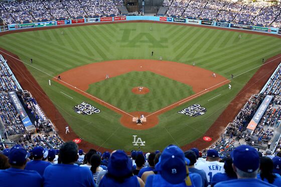 Los Angeles Dodgers Sell Stakes to Plummer, Smolinisky