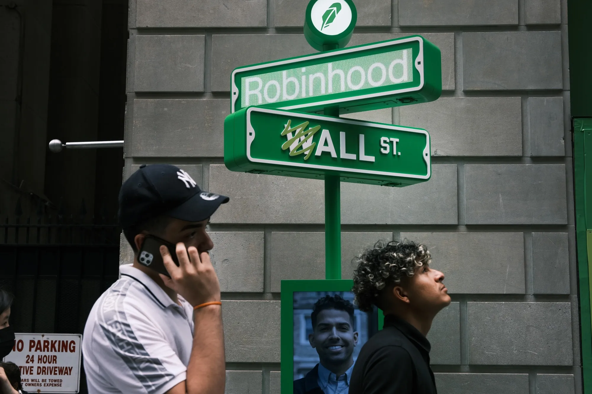 Robinhood Markets is seeking to diversify its income by expanding overseas.