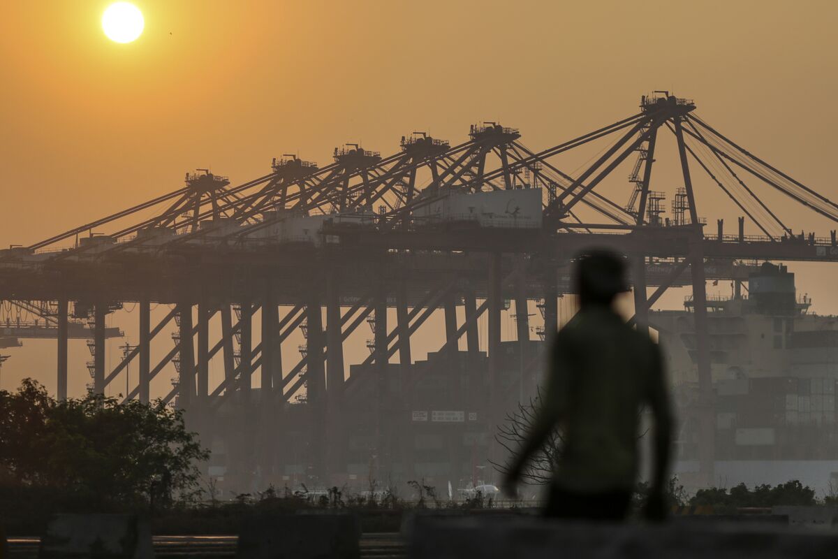 UAE, India Start Talks Aimed at Doubling Trade to $100 Billion thumbnail