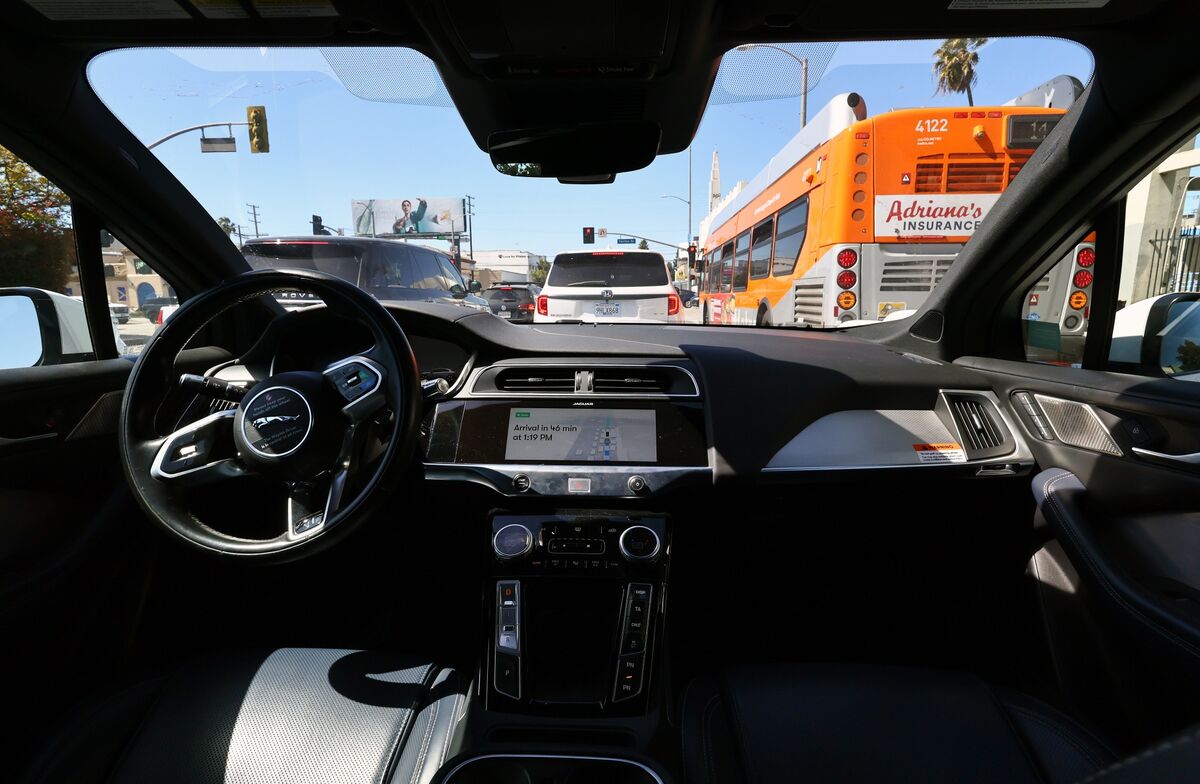 🟪"Due Decenni di Innovazione: Dalla Sfida del Mojave all'Avvento delle Auto a Guida Autonoma"