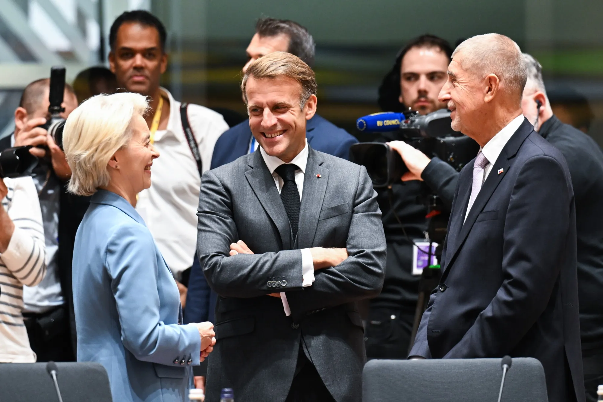 Ursula von der Leyen, president of the European Commission, Emmanuel Macron, France’s president, and Andrej Babis, Czech Republic’s prime minister, left to right, at a European Council meeting in Brussels, Belgium, on Thursday, Oct. 15, 2026.