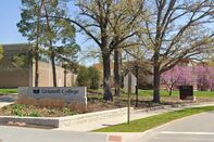 relates to 米税制改革案、バフェット氏助言で運用成功の大学も増税の危機に