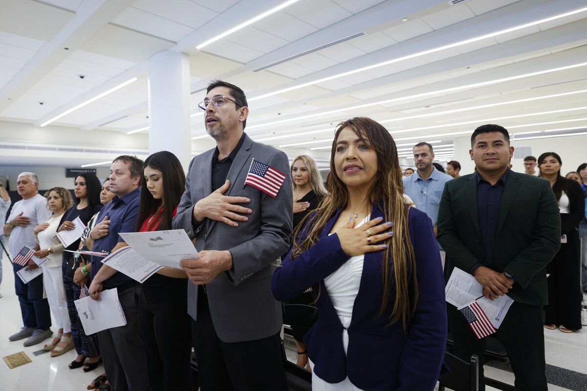 US Politicians Need to Bone Up on Immigration Economics