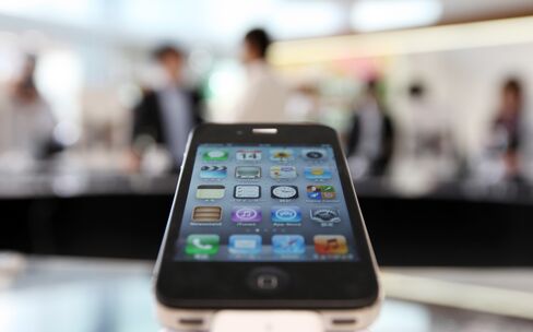 Apple Said to Plan IPhone Trade-Ins for First Time to Lift Sales