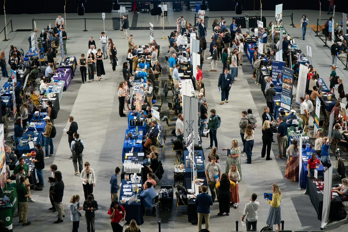 Prospects for Job Seekers Seen Worsening, NY Fed S