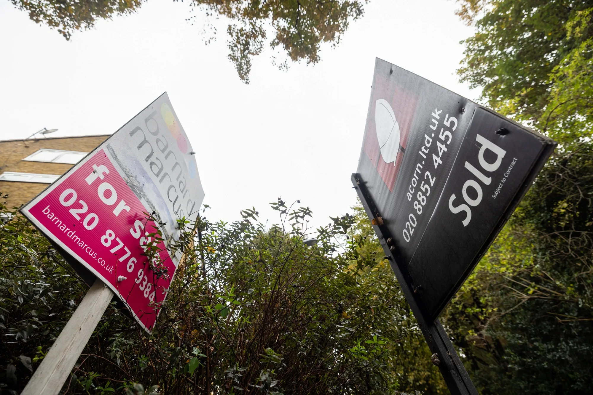 A for sale and sold sign outside a residential property in London, UK, on Thursday, Oct. 13, 2022.&nbsp;