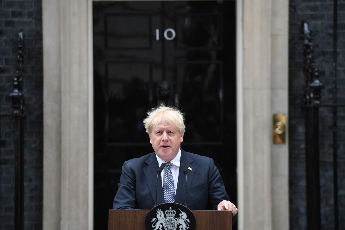 Defeated Boris Johnson Jokes to Staff About His Doomed Bid to Stay in Power
