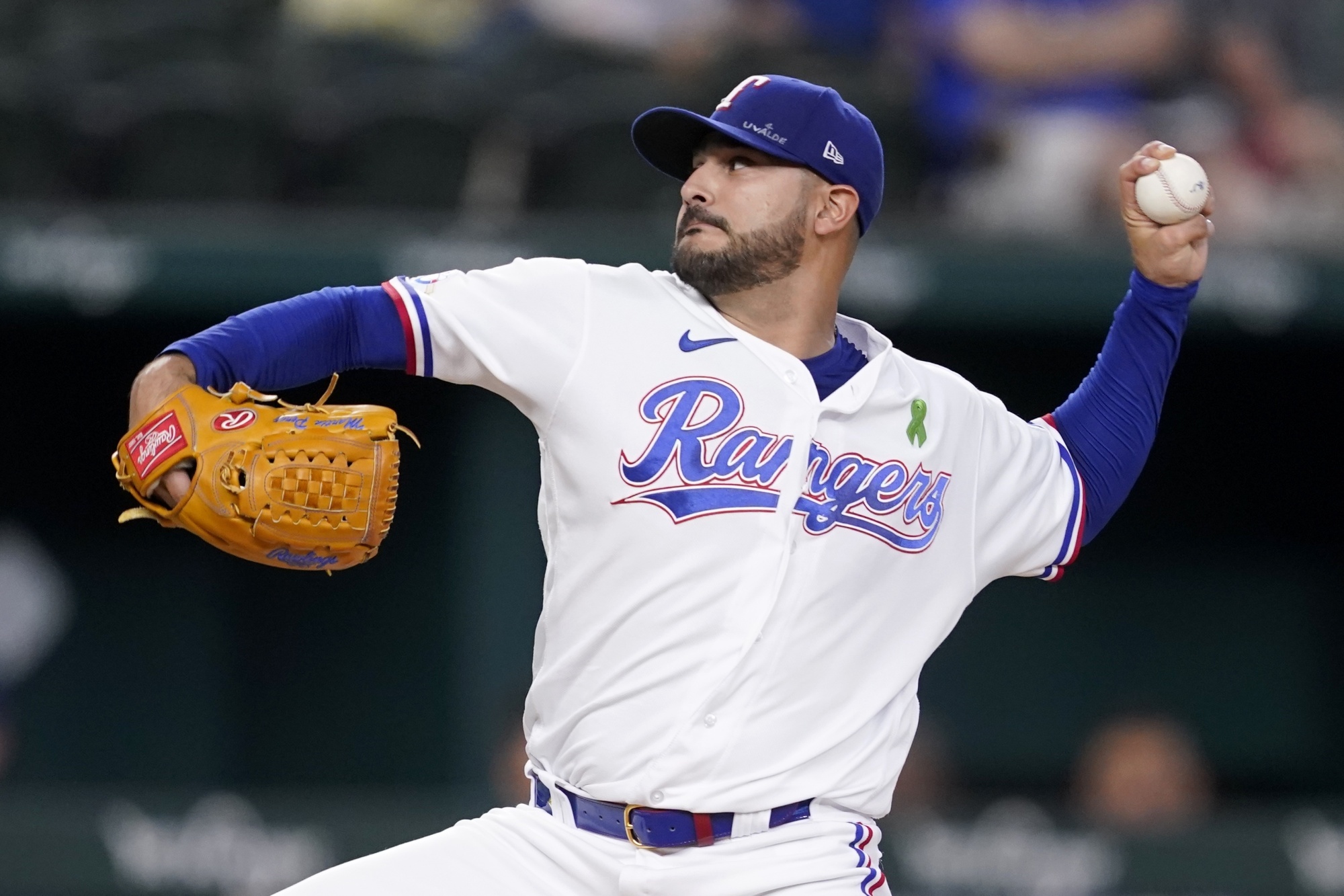 Arozarena's mom throws first pitch, watches son in MLB for 1st time at Rays-Rangers  Game 1