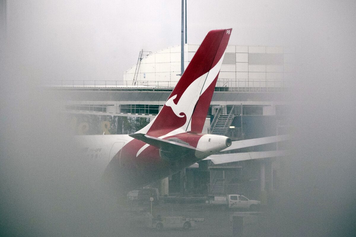 Qantas’s Troubles Mount With Looming Shakeup of Airport Slots