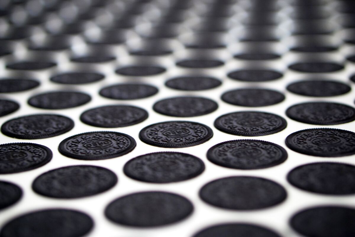 Oreo Cookie Maker Trims Outlook as High Cocoa Prices Erode Performance