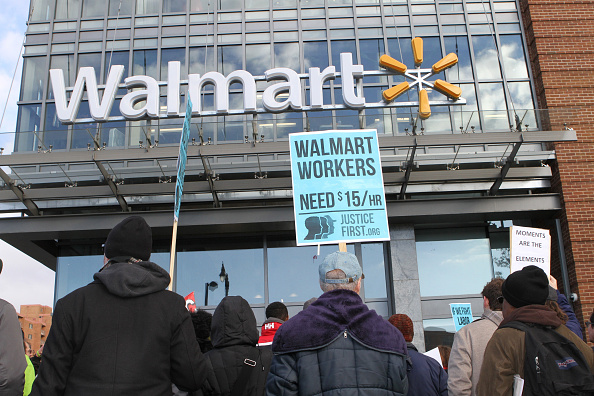 Wal-Mart Raises Minimum Wage as Laws Change, Labor Gets Scarce - Bloomberg
