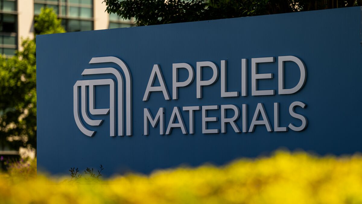Applied Materials Faces Investor Concerns Amid Disappointing Forecasts
