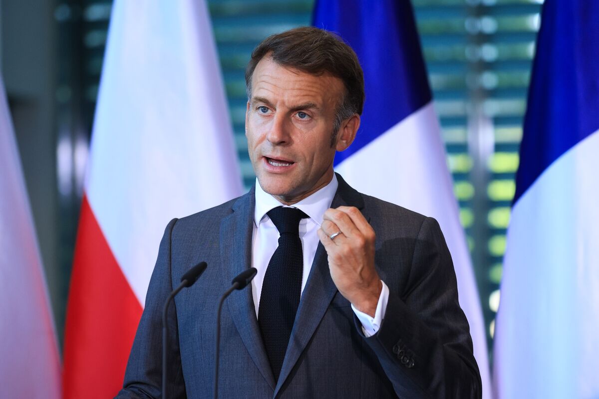 Macron’s Successor Faces €126 Billion Challenge Over French Debt