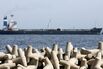 Oil Traders Hire Tanks on Tiny Island to Profit From Global Glut