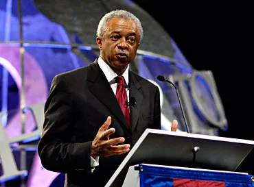 Stanley O'Neal delivering the keynote address at the University of Pennsylvania 2007 Wharton Economic Summit 